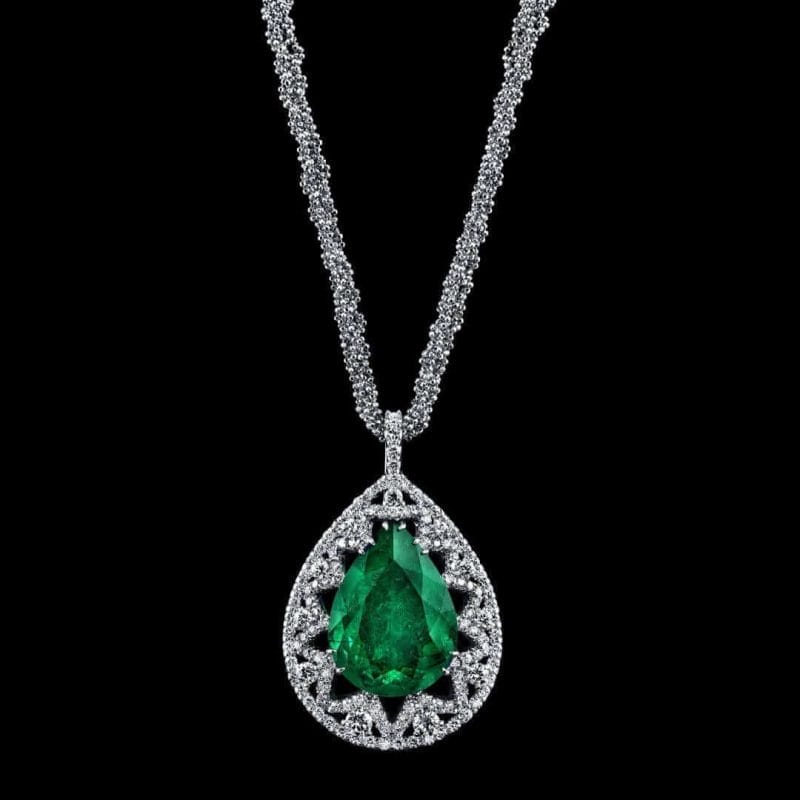 25+ CARATS EMERALD PENDANT